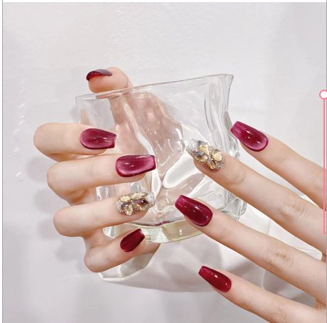Corona Rubí | Uñas Press On Hechas a Mano