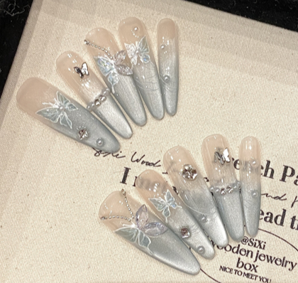 Mariposa de Escarcha | Uñas Press On Hechas a Mano