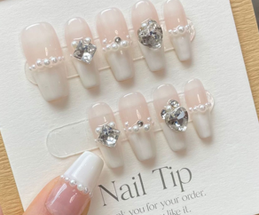 Tiara de Perlas | Uñas Press On Hechas a Mano