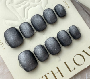 Grafito Satinado | Uñas Press On Hechas a Mano