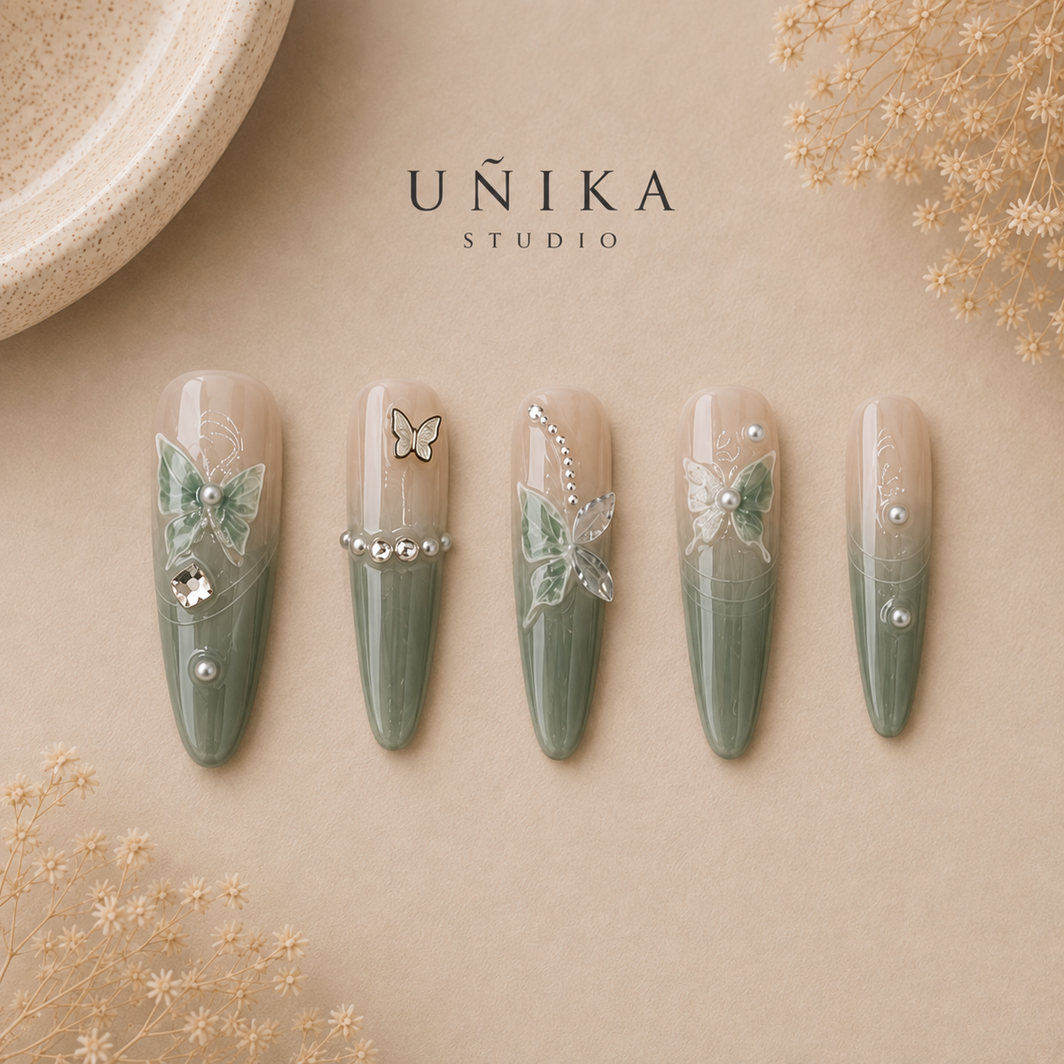 Mariposa de Escarcha | Uñas Press On Hechas a Mano