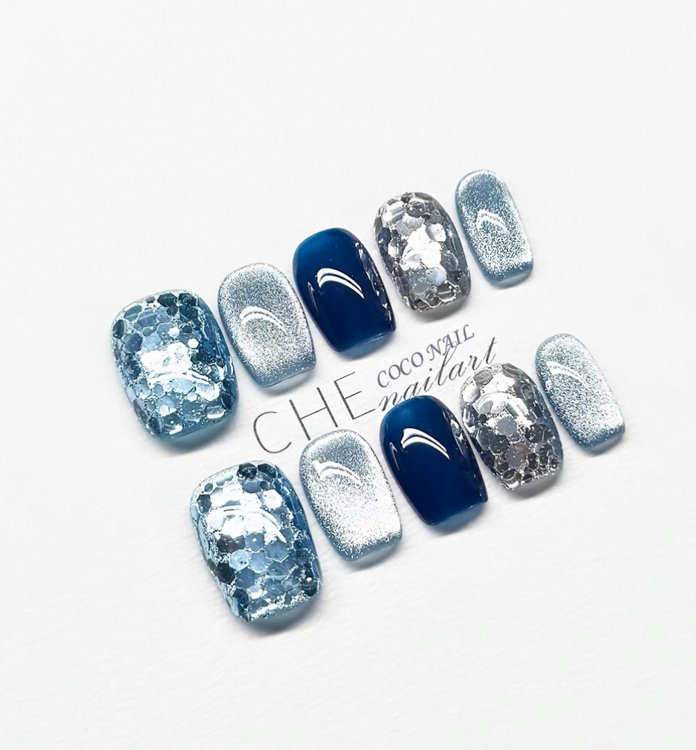 Uñas press on azul