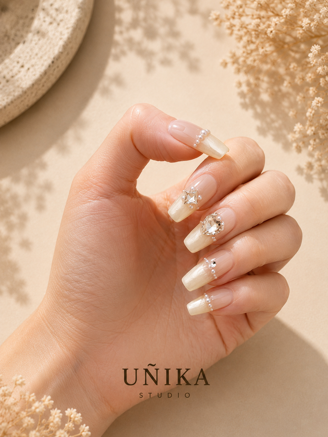 Tiara de Perlas | Uñas Press On Hechas a Mano