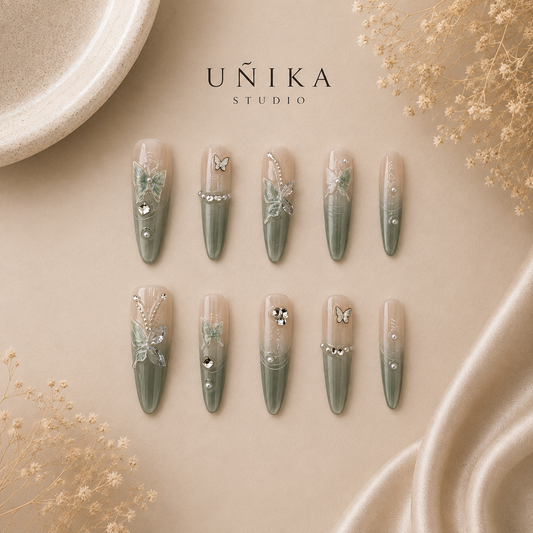 Mariposa de Escarcha | Uñas Press On Hechas a Mano